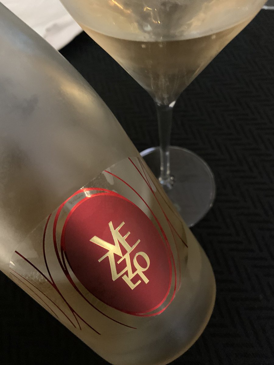 フランチャコルタバー🥂
最後に行けて良かった😆
Vezzoli Franciacorta Brut Roséは初めて飲んだけど、酸味がめっちゃ高くて目が覚める勢い👀
roséが楽しい季節〜🌸