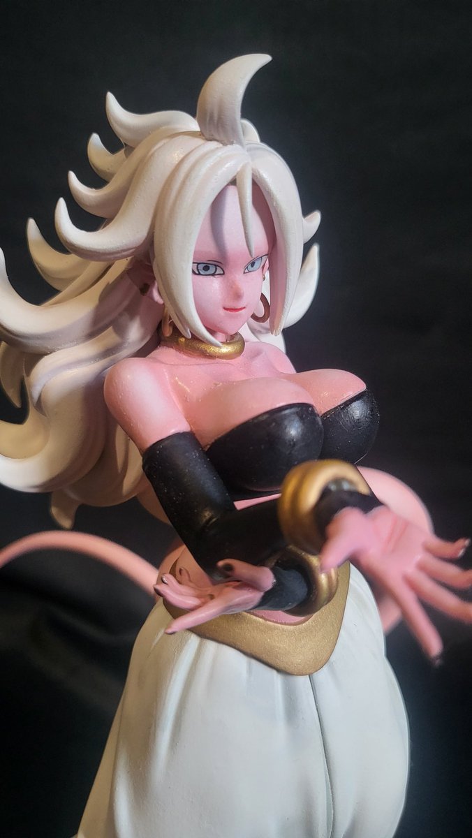 And she's done!
Android 21 with changeable face

#DragonBall #DragonBallZ #DragonBallSuper #DragonBallFighterZ #Android21 #resinfigure #GarageKits