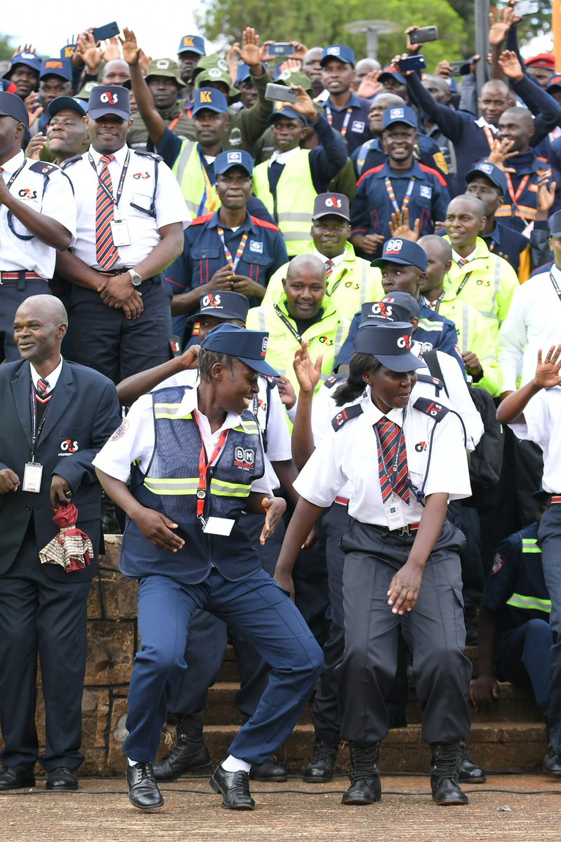 Steve K a popular Luhya Musician, popularly known for his Luhya folk songs entertains guests and private security officers at Uhuru Park.

His music showcases the rich tradition of Western Kenya where majority of private  security guards hail from.

#30Kfor30th #PSRA