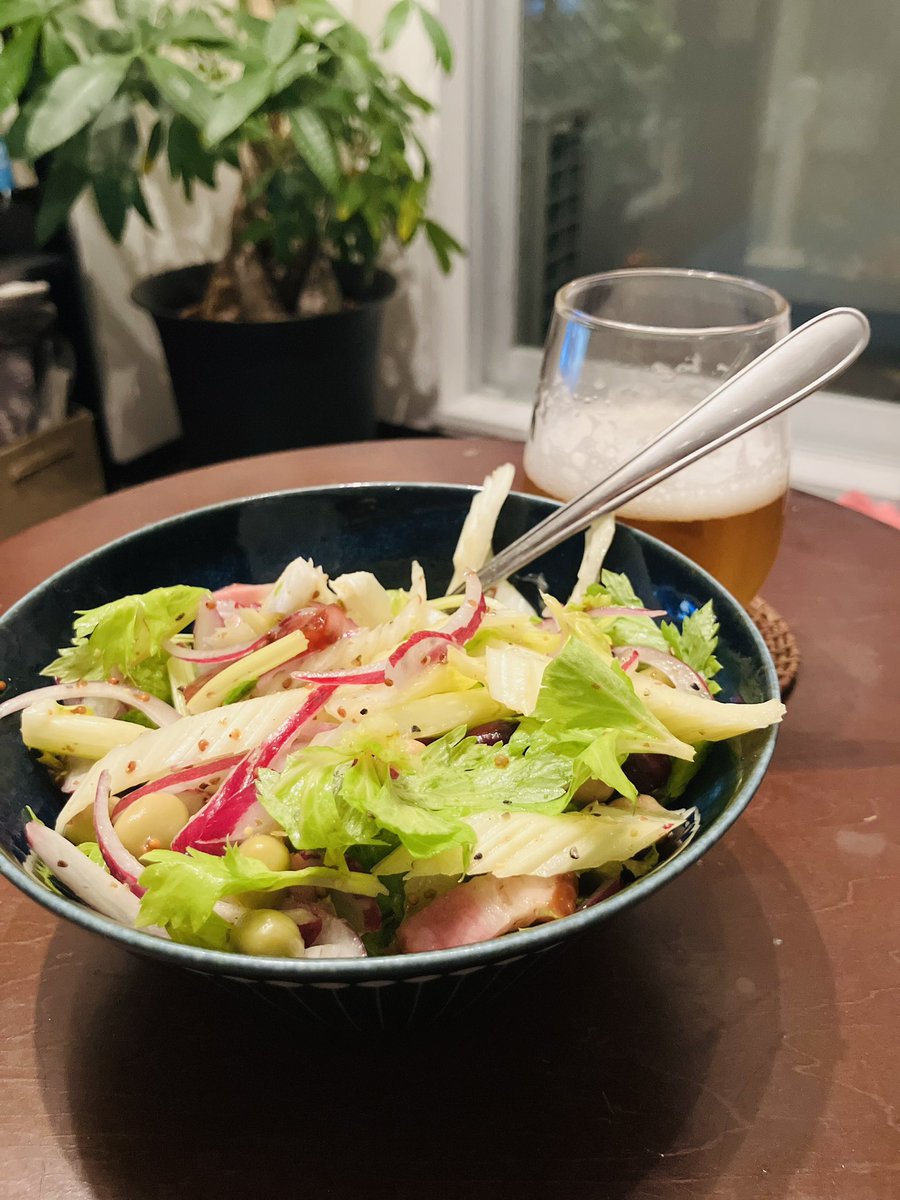 セロリとマスタードのサラダ

セロリ
ミックスビーンズ
玉ねぎ
ベーコン

ドレッシング
　マスタード
　オリーブオイル
　酢
　レモン汁