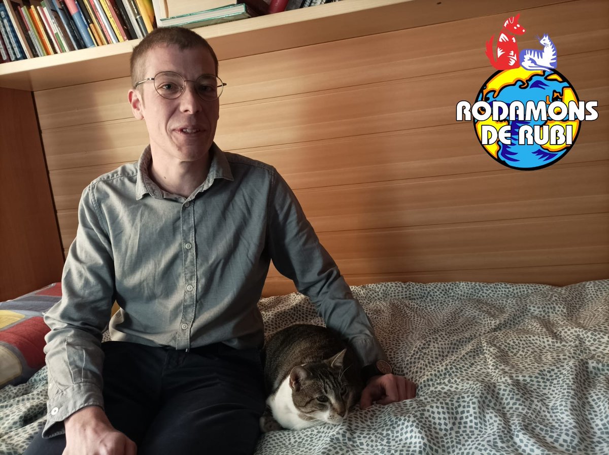 RodamonsDeRubi's tweet photo. Nadur, ahora DANTE, adoptado por este chico tan estupendo.
Marc tuvo clarísimo desde el principio que quería adoptar a un gato adulto y nosotras sabíamos que Dante sería el mejor compañero para él.
Así de bien están en su casita ❤️❤️
https://t.co/oDfXLW2uVH https://t.co/TnuSAbpms3