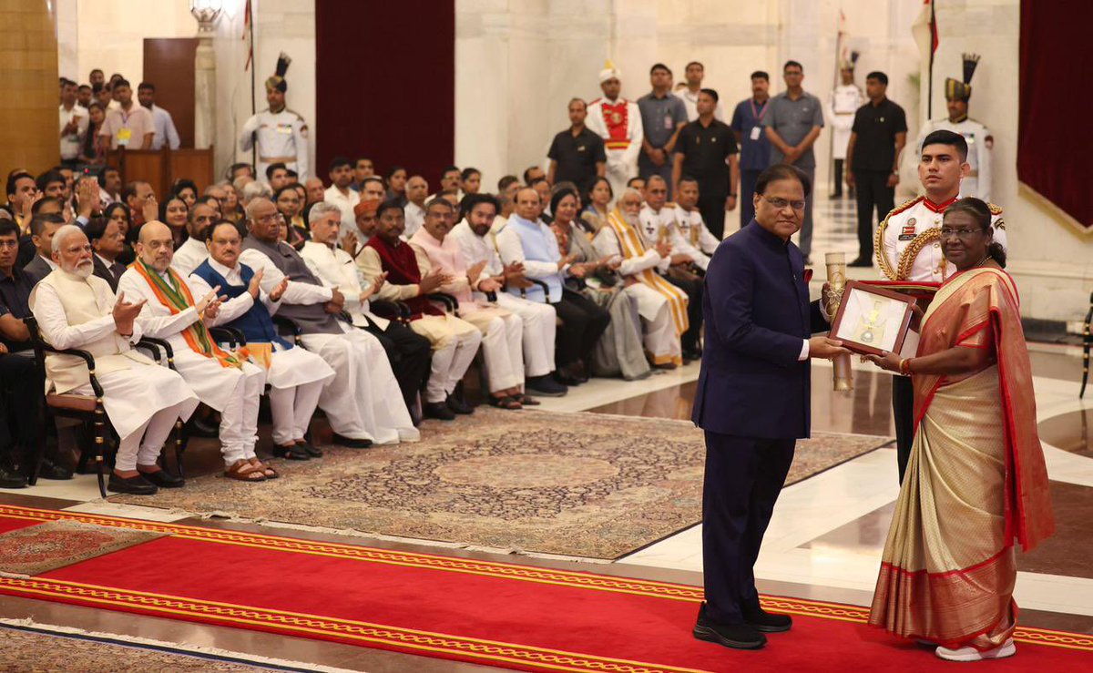 Attended the solemn ceremony conferring Bharat Ratna on former PM Narsimha Rao ji, former PM Chaudhary Charan Singh ji, Jan Nayak Karpoori Thakur ji and Dr. MS Swaminathan ji at Rashtrapati Bhavan today. This recognition was long due and acknowledges their invaluable…