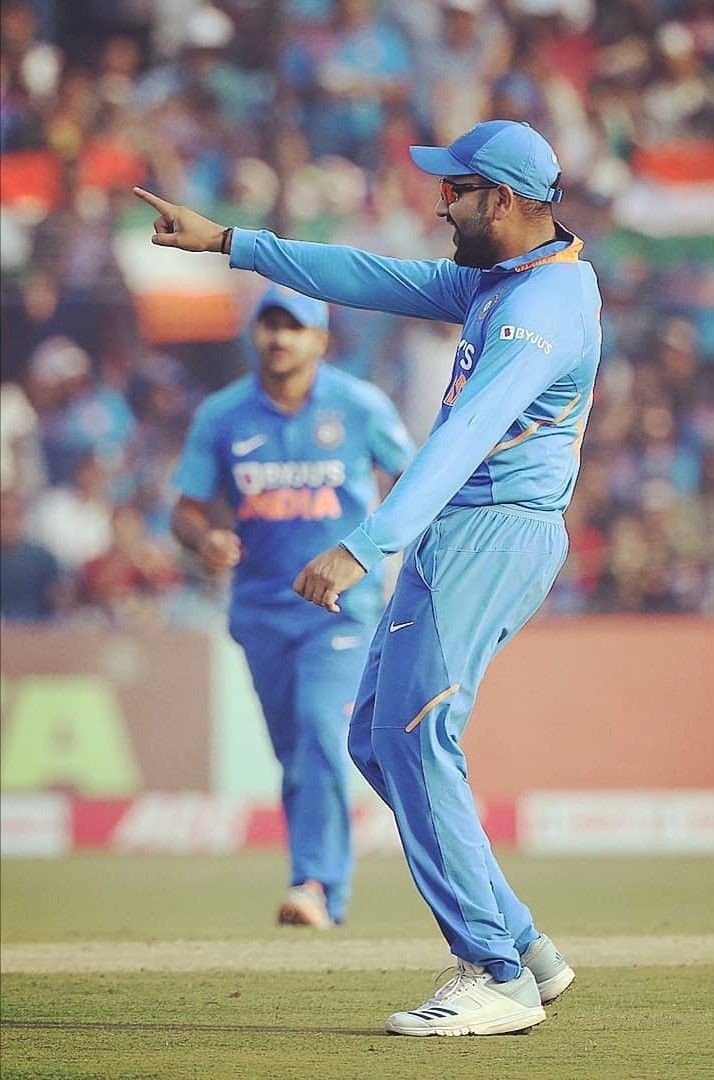 ImNeha45's tweet photo. उसे गुमाँ है कि मेरी उड़ान कुछ कम है 
मुझे यक़ीं है कि ये आसमान कुछ कम है . https://t.co/ikQJxg5lW9