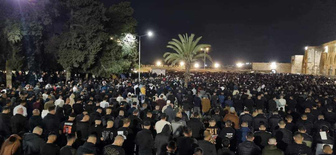 Last night in Jerusalem: 150,000 people prayed peacefully at #Al_Aqsa Wishing a Ramadan Kareem to all who are observing.
