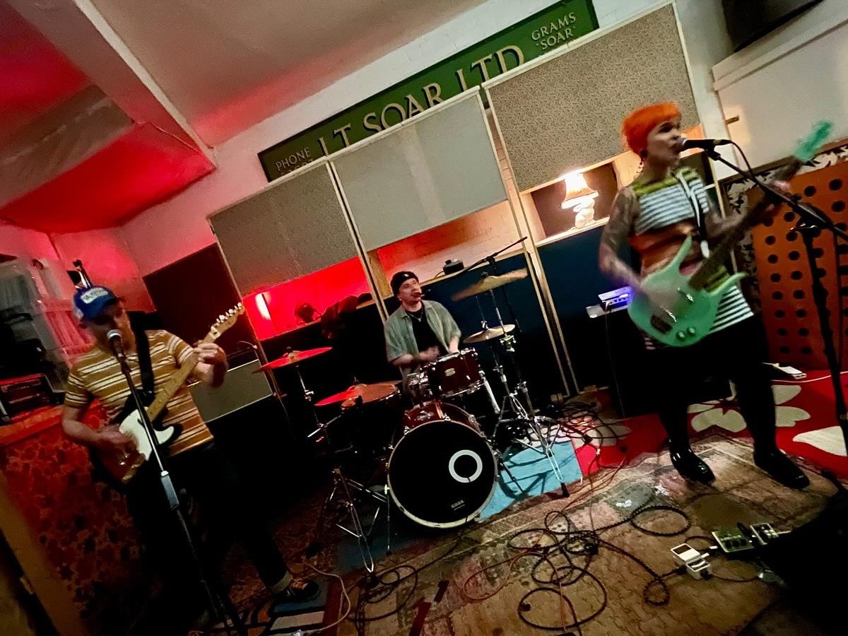 Popoptica (@popoptica) on Twitter photo Live review: <a href="/NERVOUSTWITTA/">Nervous Twitch</a> & <a href="/charleston51/">Charley Stone</a> at <a href="/JTSoar/">JT Soar</a>
“They embody the best of the DIY scene, and bring brilliant wit and fortitude through their music”
popoptica.com/2024/03/29/ner…
📸 <a href="/razorcuts/">Peter Darrington</a> Live review: <a href="/NERVOUSTWITTA/">Nervous Twitch</a> & <a href="/charleston51/">Charley Stone</a> at <a href="/JTSoar/">JT Soar</a>
“They embody the best of the DIY scene, and bring brilliant wit and fortitude through their music”
popoptica.com/2024/03/29/ner…
📸 <a href="/razorcuts/">Peter Darrington</a>