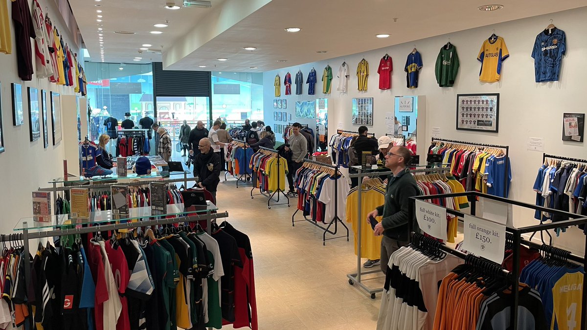 Good morning from @FestivalPlace Basingstoke! 🐣⚽️👕💛 #EveryShirtHasAStory #EasterWeekend2024