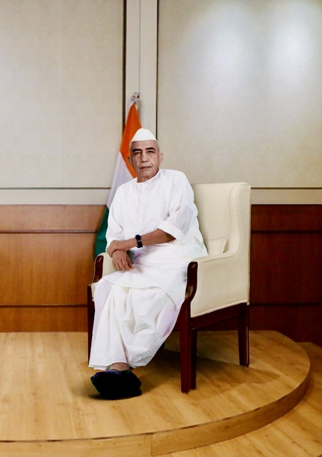 Free_Blue_Tick's tweet photo. किसान रत्न #ChaudharyCharanSingh जी भए #BharatRatna !

भारतरत्न🇮🇳 चौधरी चरण सिंह जी को आज नहीं तो कल मिलना ही था,
लेकिन भारत रत्न के बदले उनकी विचारधारा का सौदा भी हुआ है, किसान कौंम वो कैसे भुलाए @jayantrld ?

चौधरी चरण सिंह जी अमर रहे🙏
#FarmersProtest2024 
#MSP_किसान_का_हक_है https://t.co/83jOpaIMce