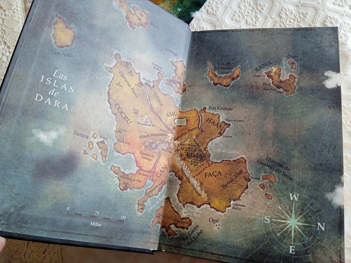 En #ElRefugiodelCaballero os hablo de sagas completas en español para disfrutar sin interrupción y entre otras os destaco la Dinastía del Diente de León de Ken Liu. 🎙️En el blog para escuchar: …ballerodelarbolsonriente.blogspot.com/2024/02/podcas… 
🎧También en Ivoox: go.ivoox.com/rf/124540741