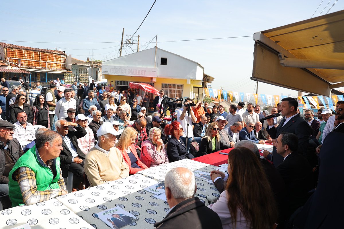 İzmir’imizin ihtiyacı olan kentsel yenilenmeyi ortak akılla, istişare kültürüyle yapacağız.🤝 Afetlere dirençli, mimarisi göz zevkimize yakışan, ferah evlerle şehrimizin güzelliğine güzellik katacağız. 📍Narlıdere, Kentsel Dönüşüm Toplantısı