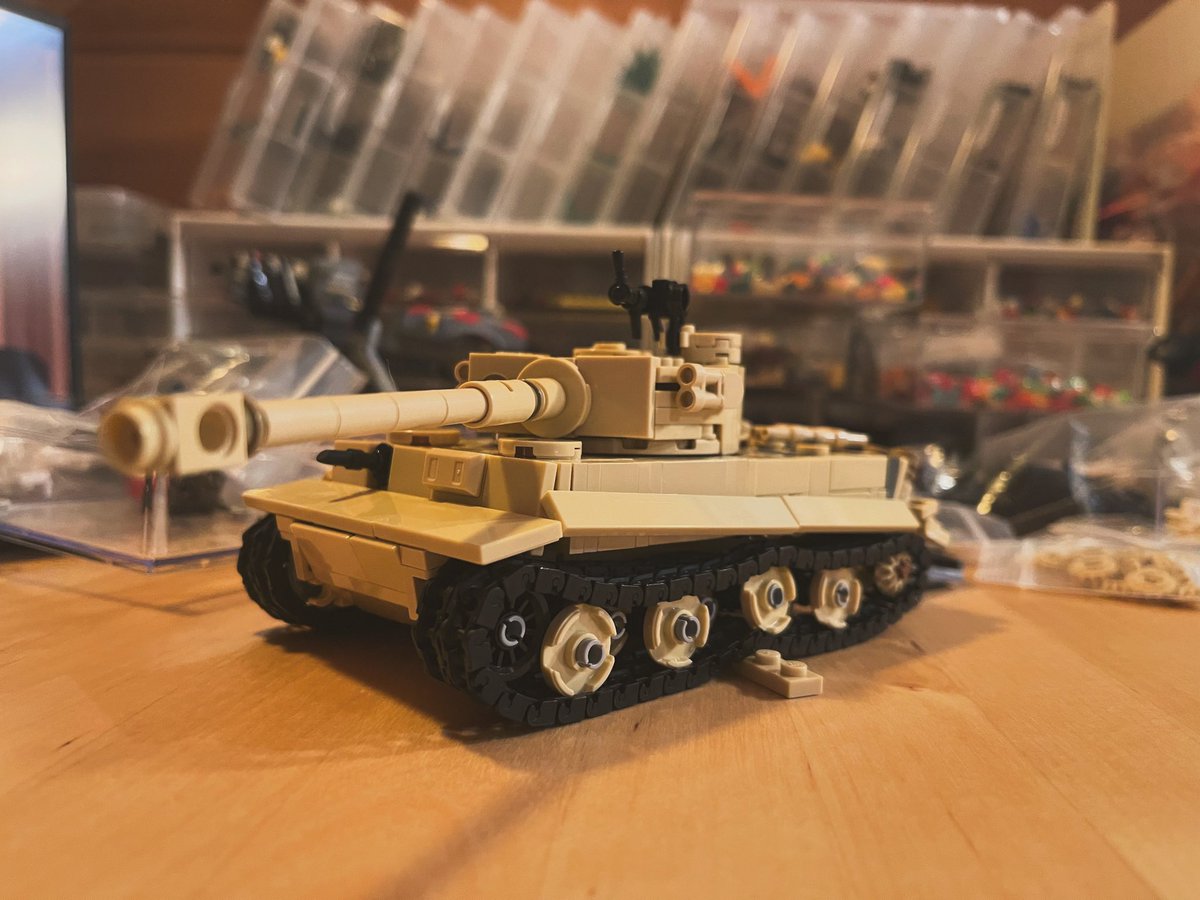 ティーガーI 戦車 簡易的なサスペンションもついている。