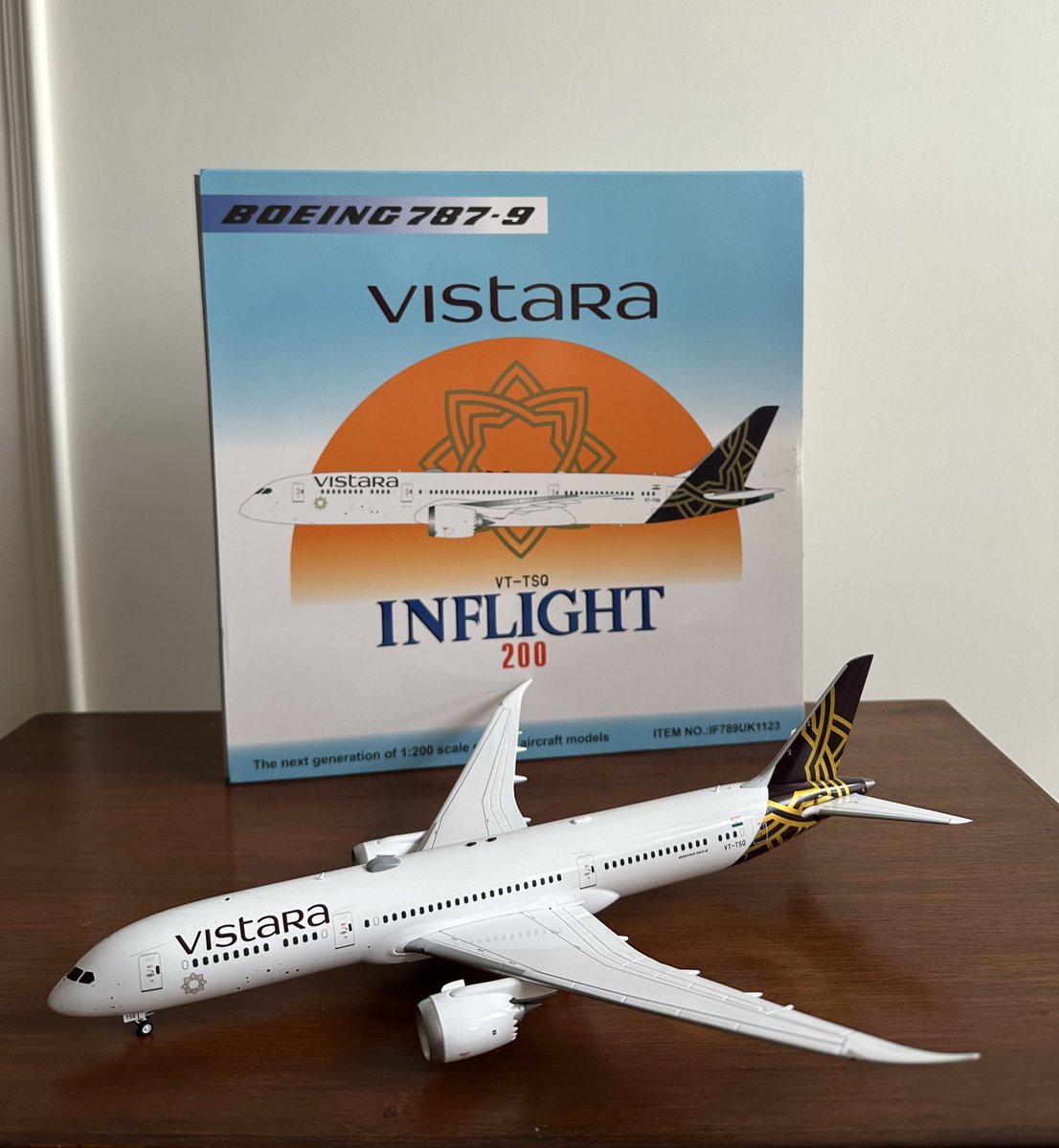 As Vistara takes delivery of its last aircraft; it’s only befitting to add this gorgeous airplane to my collection. While the brand may cease to exist in a few years, it’s nice to know it will live on in my collection forever #AvGeek #Boeing #Diecast ✈️