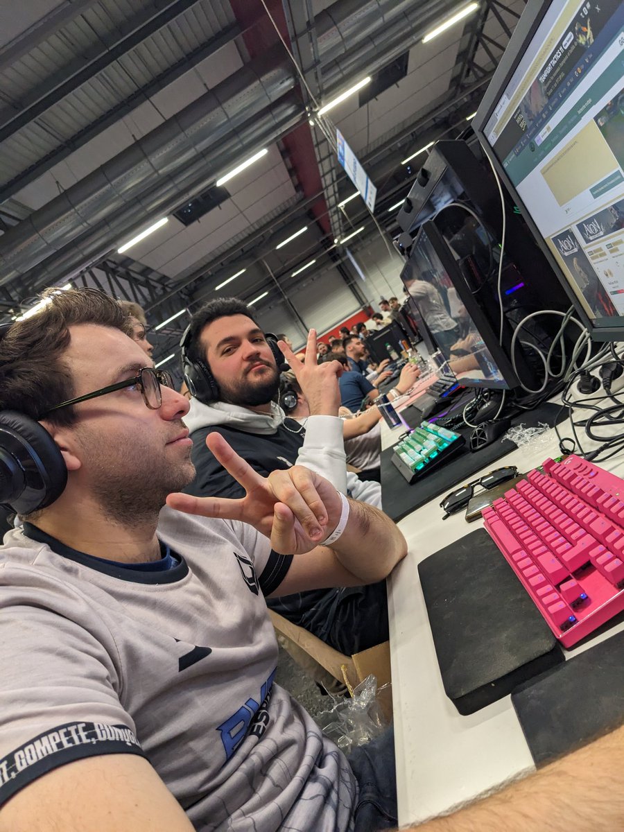 En direct de la GA les boys :
twitch.tv/omigma

Venez dire bonjour