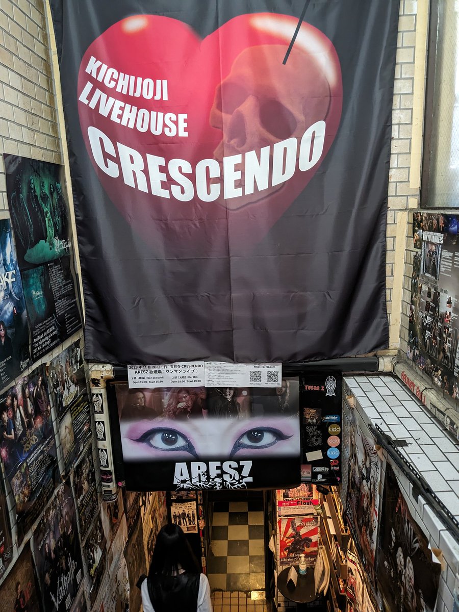 tkyknmt's tweet image. ３月３本目は、
吉祥寺クレッシェンドで処刑執行されに…。甘断11月以来で他のバンドは全部お初。
甘断は音がしまってきてバンドとしていい感じ。
Amiliyahの事は全く知らなくて予備知識もないままに観たから衝撃が…。物販でBest買いました。
#Miros 
#talltale 
#甘い断頭台 
#amiliyah