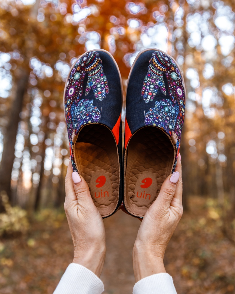 uinfootwear's tweet photo. Check our artist collaboration: Pray for Goodness. 
This artwork is designed by Tim and Trev Gainey, who have spent most of their life on a spiritual journey, humbled by the deep devotion that springs from the Indian culture. https://t.co/KlKZyi7AkO