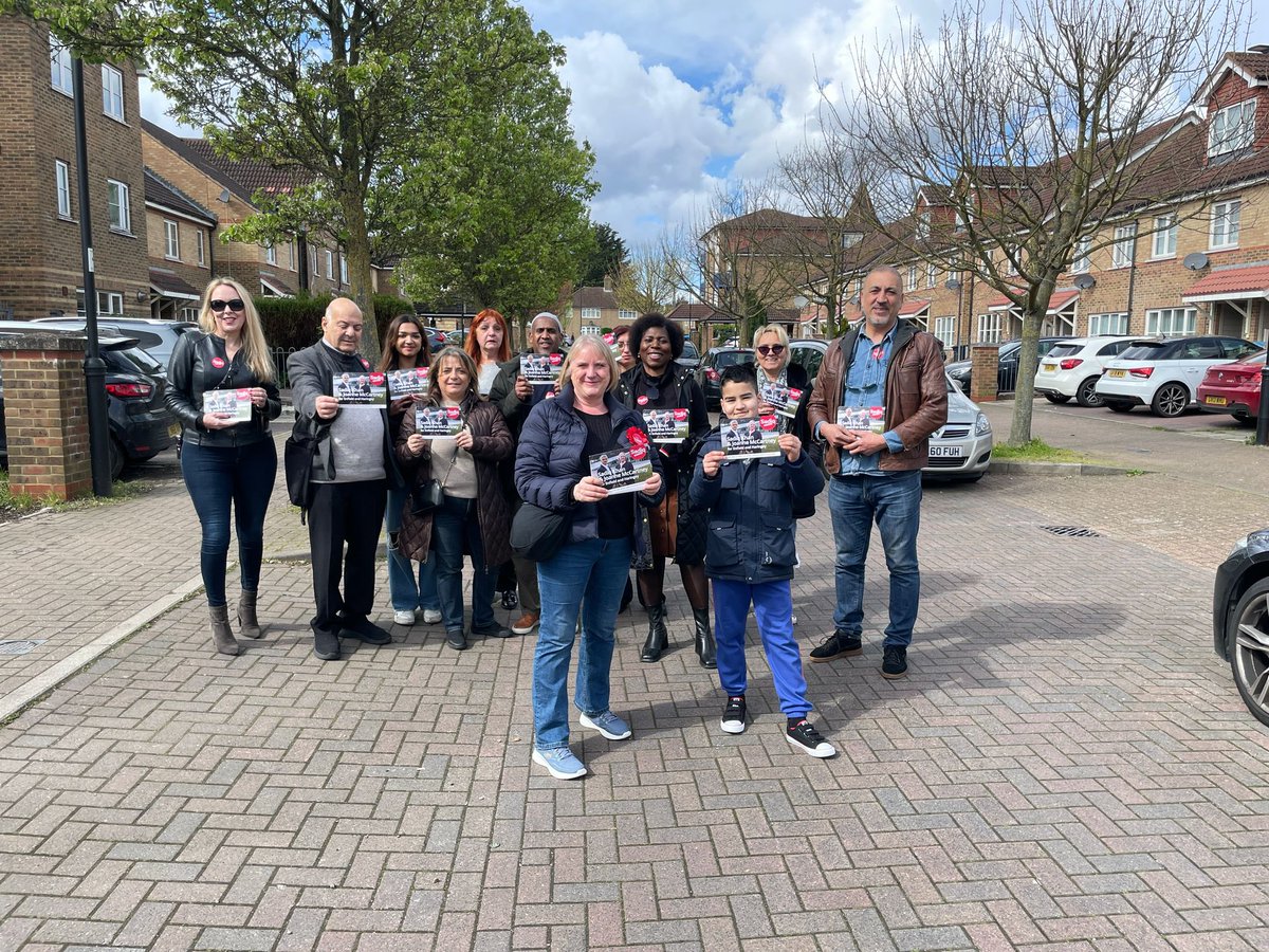 Fantastic to be out with @enfield_labour @SWG_Labour in #Edmonton this morning. There was a great response on the doorstep with voters clear they’ll be backing @SadiqKhan on 2nd May & @UKLabour for a general election. Use all your votes for @Labour on May 2nd. 🌹🌹🌹