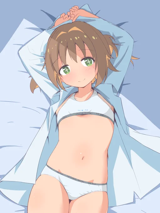 まひろの部屋で発掘したシャツを着るあさひ(差分は後ほど#おにまい #おにまいお絵かき 