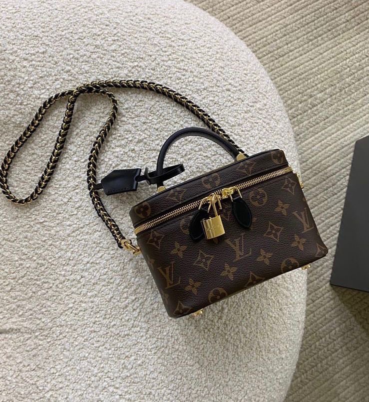 SelectOutfit's tweet photo. louis vuitton https://t.co/Iau461LbHh