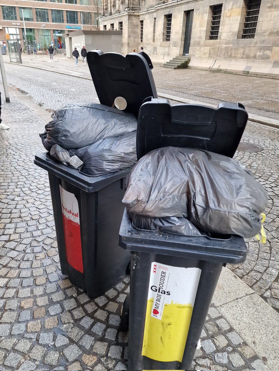 MarcelDellebeke's tweet image. én #ondernemers; gigaveel #bedrijfsafval wordt 365 nachten p/jaar al op straat gezet... rattenbuffet..

Gemeente wéét dit - maar NUL #handhaving😫
we VRAGEN om #rattenplagen!

wanneer die dumpers nu #ratten-overlast hebben... lekker puh... maar iederéén gaat de gevolgen lijden!