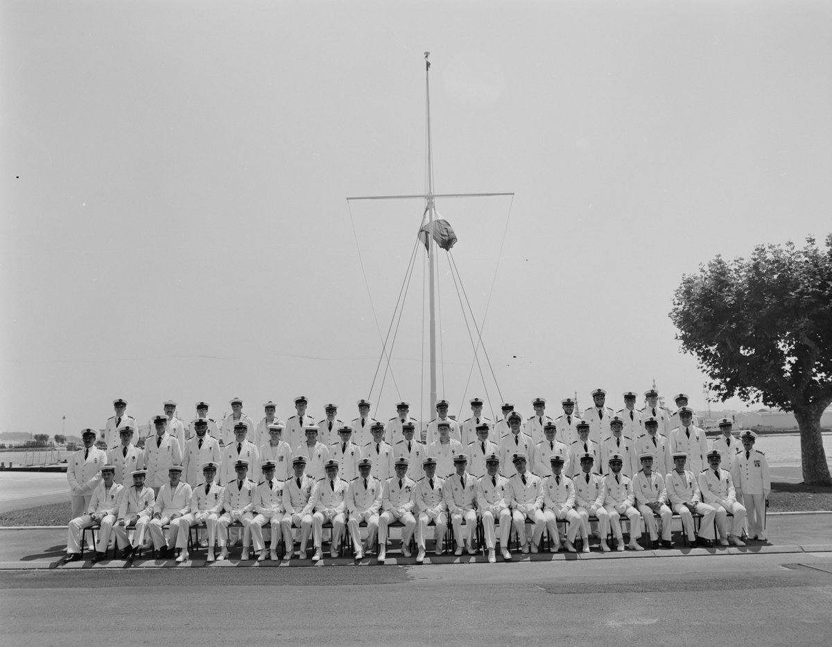 MarineNationale's tweet photo. #Hommage | Il y a 30 ans, alors que le sous-marin Emeraude  navigue en plongée entre Toulon et la Corse, une avarie dans le compartiment turbo-alternateurs provoque la mort de dix membres d’équipage. 
La Marine n’oublie pas ses marins et leurs familles https://t.co/OPrSy1q7in