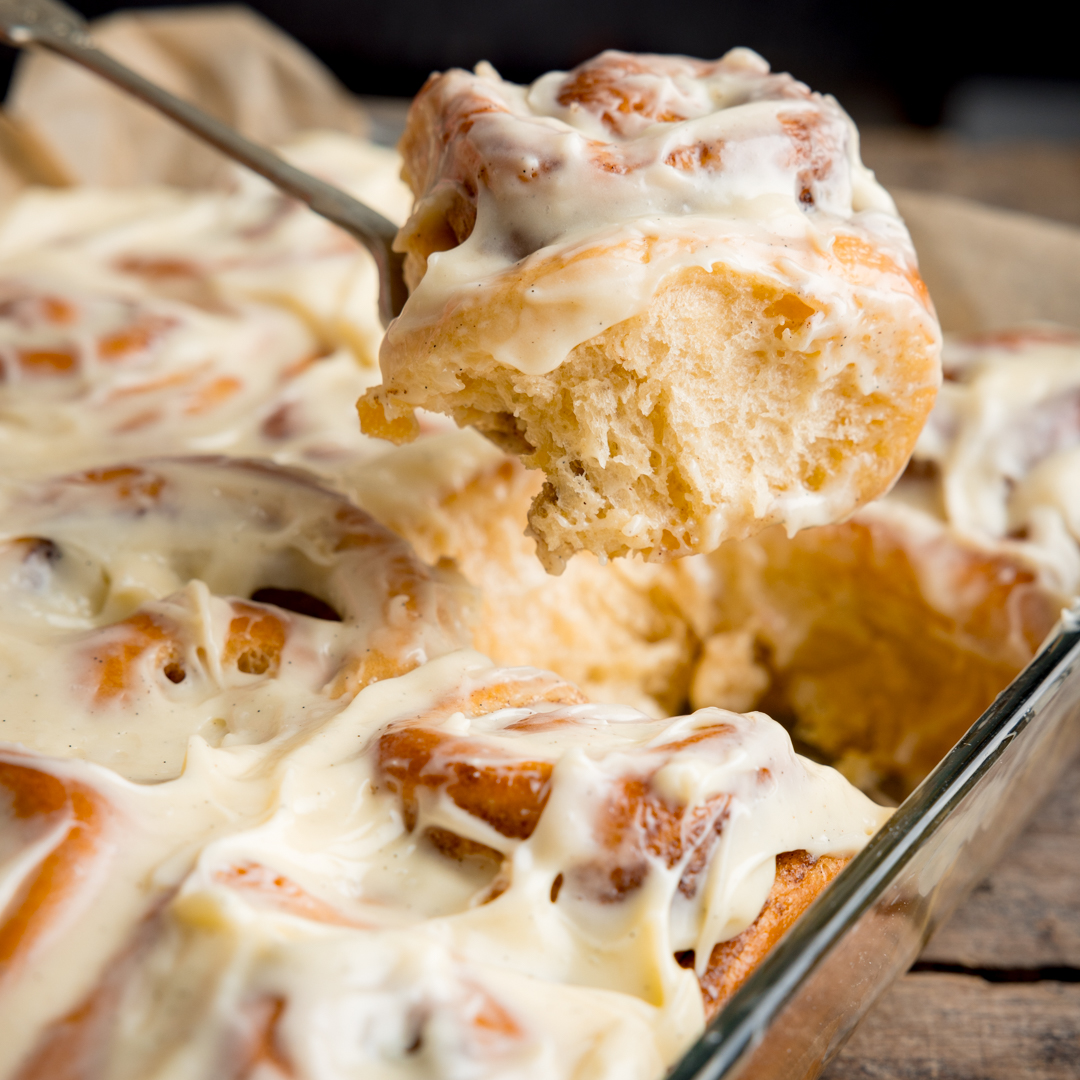 Soft, fluffy cinnamon rolls, smothered in a thick, sumptuous layer of sweet vanilla cream cheese frosting. 😋

Perfect for Easter brunch.

kitchensanctuary.com/the-ultimate-f…⁠
#kitchensanctuary #foodie #Easterbrunch