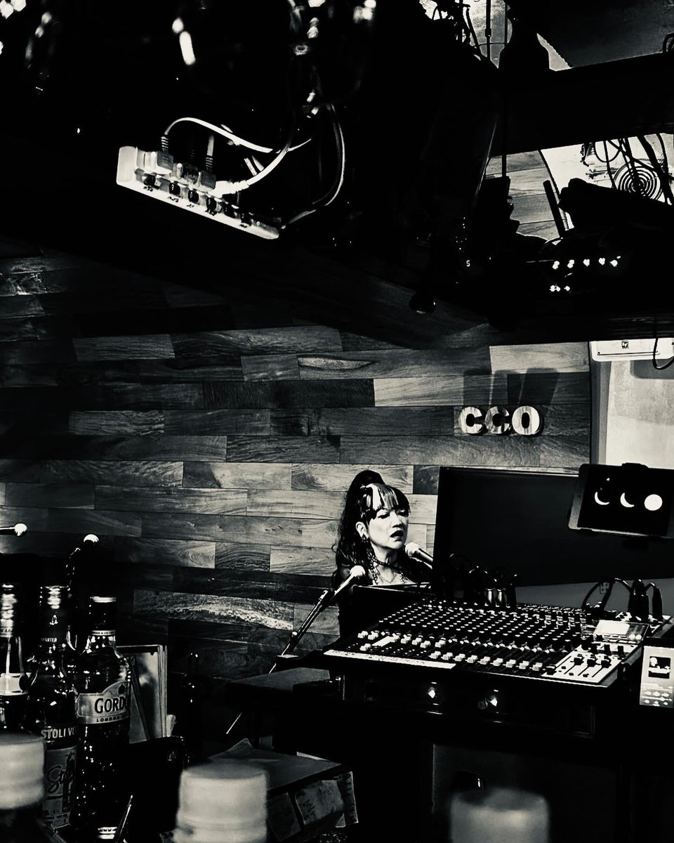 Eleonola1's tweet image. 『musiqueisum』@CCO_BAR ありがとうございました💙🤍❤️
Authentic Midget Orchestra （AMO）の音楽を聞けばもうParis！
楽しかったよー🍷
Reina Kitada さん、田ノ岡三郎さん、ありがとう。produce河崎君、CCOの皆様もメルシー。
次回告知をご期待下さい！🇫🇷
#muset #0329CCO