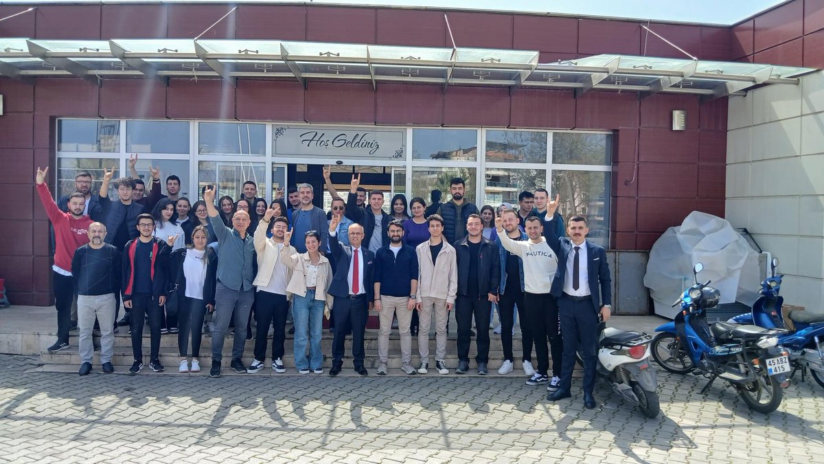 ZekiKAYDA's tweet photo. Ülkemizin değişik şehirlerinde üniversite okuyan genç kardeşlerimizle bir araya gelip sohbet ettik . Salihli’mizin sanayisini, tarihini, sporunu, sanatını, eğitimini konuştuğumuz gençlerimize çok teşekkür ederim. https://t.co/Ru8WHGvAi2