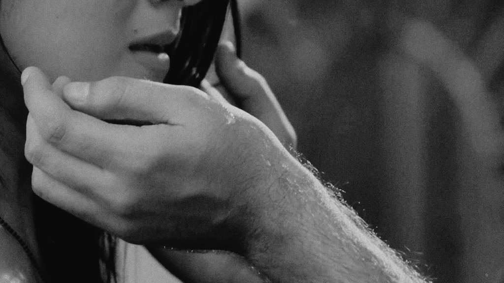 heyyshonaaaa's tweet image. her tear drops falling on his hand is one of my fav details 🦋
[ #avneil ]