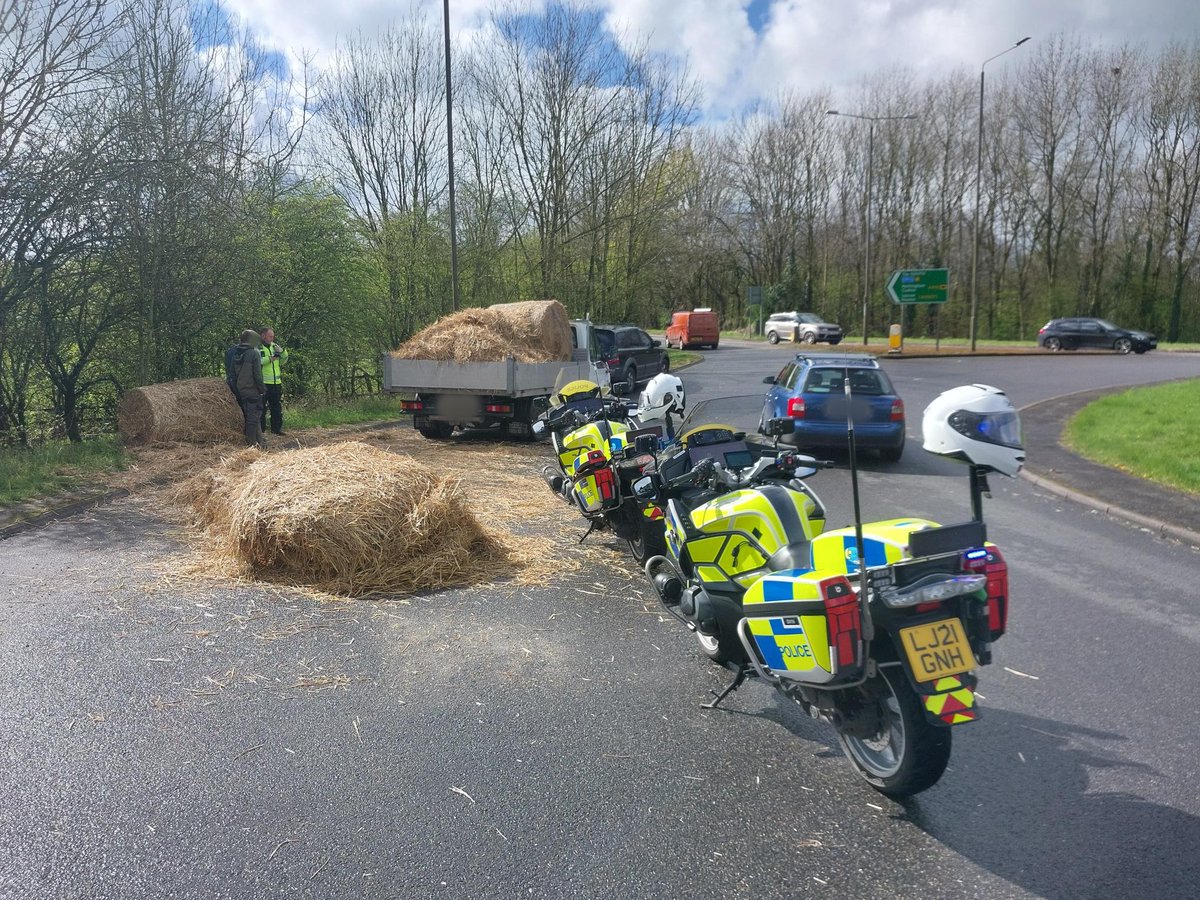 I've never lost anything off the back, is the usual response we often get. #ripley. Look at the state of this load. Blatant #insecureload, with no load security, which decided it wasn't staying on the trailer, mid roundabout. #opsbikes