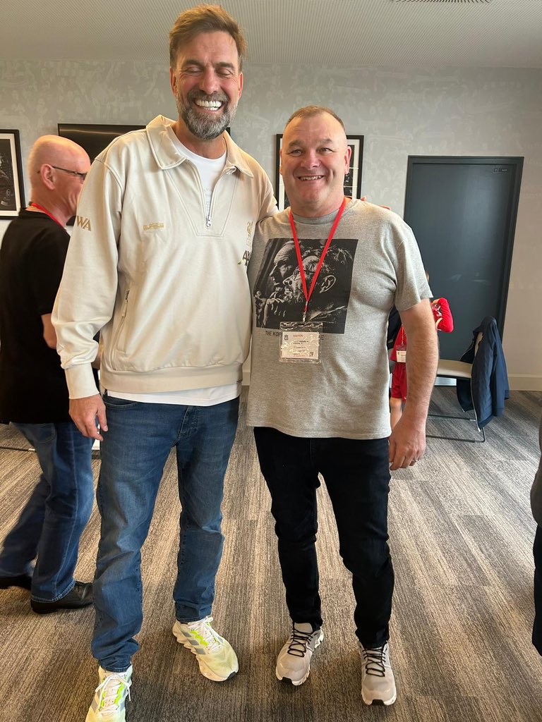 Met the boss yesterday <a href="/LFC/">Liverpool FC</a>  so good, got a big hug

gofund.me/7d55593d