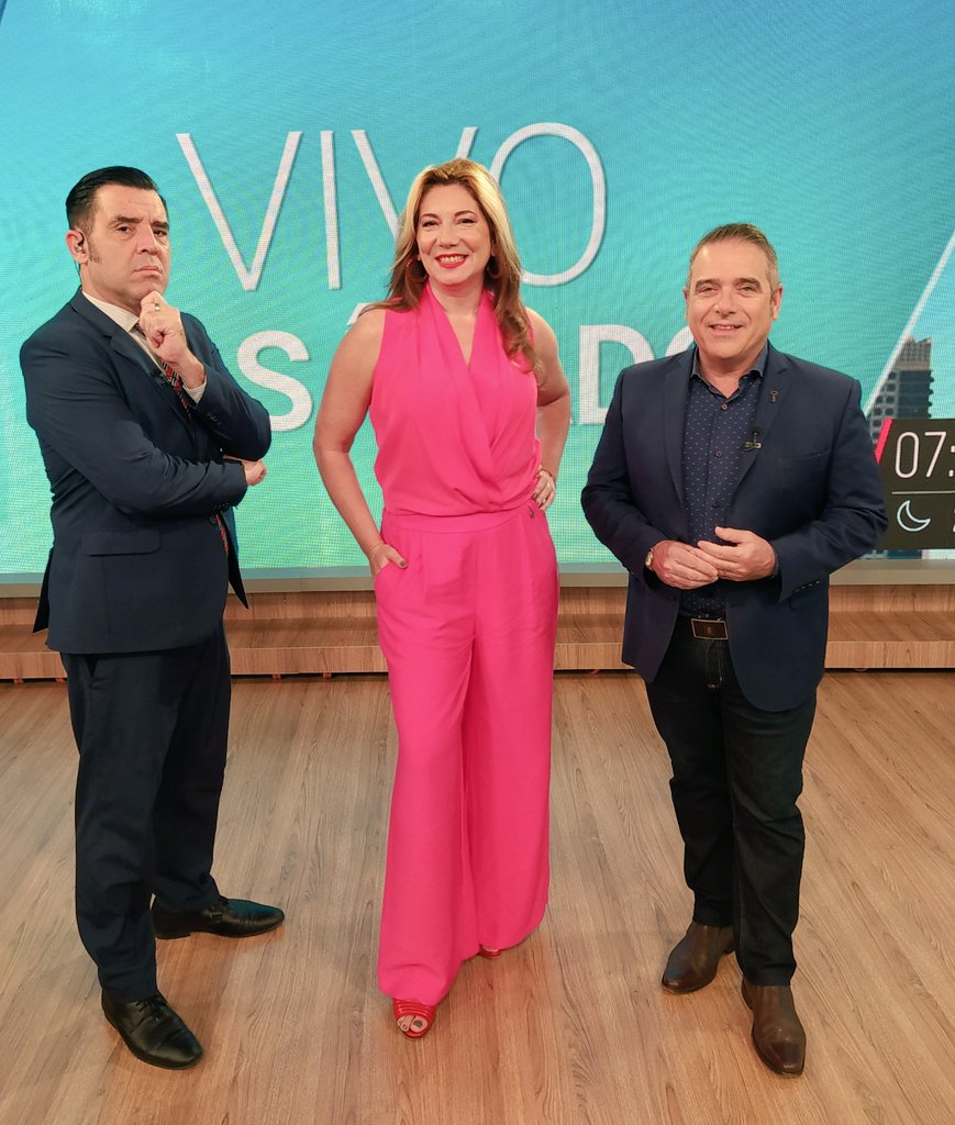 Fútbol y Football con Premier League y NFL para despedir el año – Telemundo  Miami (51), image size:869x1024