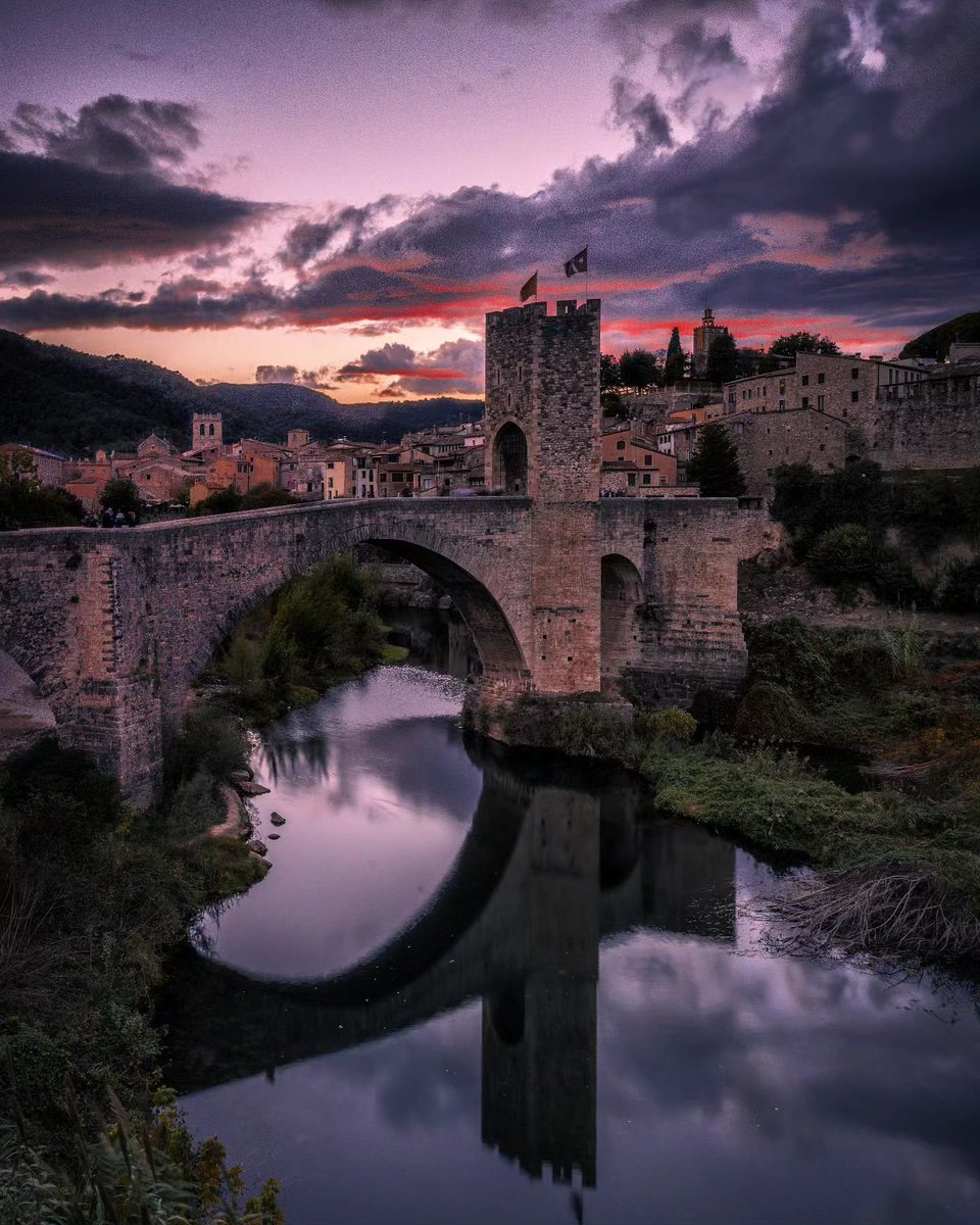CulturalCrtives's tweet photo. These autumn skies invite you to go out with your camera... Good morning 😉

#igcatalunya
#haidafilter
#visitspain
#tripscout
#ig_catalonia
#nikoneurope
#igersspain
#spain_vacations
#ok_landscape
#discover_catalonia
#tufotonatgeo
#inpyreneos
#incredible_europe
#discovered https://t.co/czacETchDh