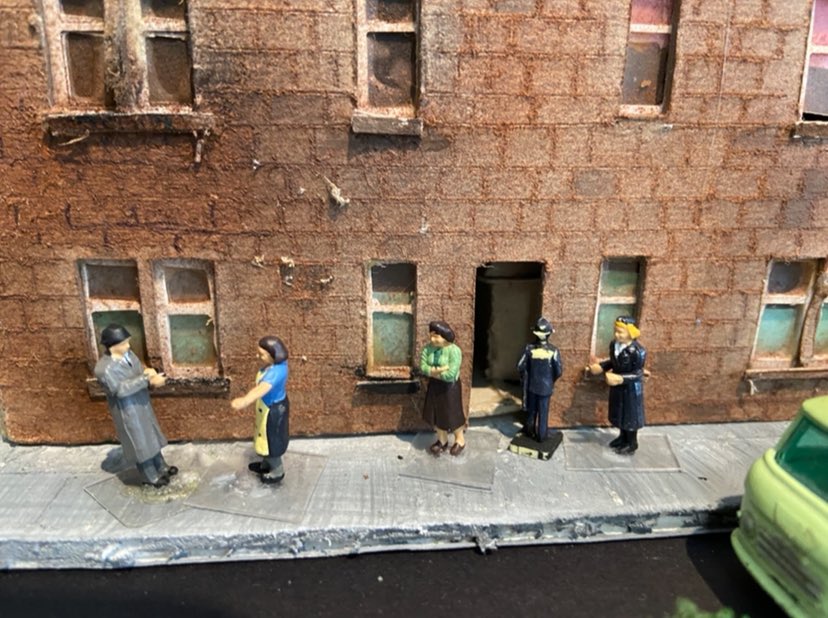 @GlasgowWEToday I am originally from Vine St and have recreated a scene in diorama form of the tenement in which we lived until I was eleven. I would like to improve on this model and would appreciate if you could confirm the size the sandstone blocks are (1’-6 x 3’-0 ?) Thanks