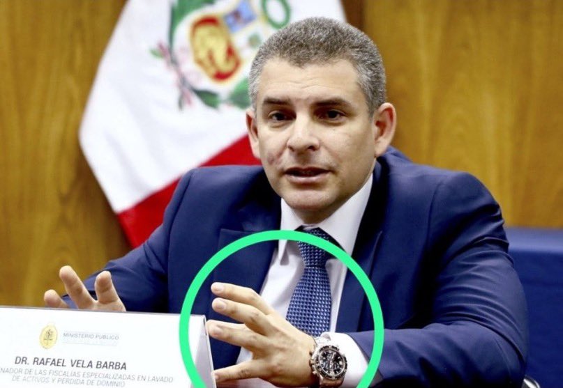 DavidChavezBar1's tweet photo. De donde puede pagar este reloj Rafael Vela Barba ???

Así como el Volvo de 77,000 Dólares de José Demente Pérez ???

Y los 11 millones que Susana Pillarán, fundadora de IDL admite, recibió en coimas ???

Ser miembro de la cofradía Caviar, permite esta  impunidad ??? https://t.co/rY5NflooM1