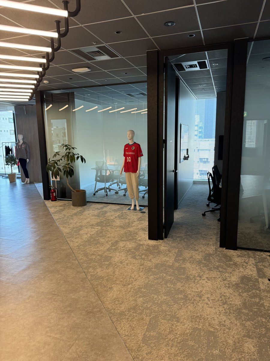 今日は、hacomonoさんのオフィスで合同トレーニングをさせてもらった。社内にジムが完備されてて参加者全員ただひたすら感動。。
<a href="/galoi/">yasu</a> 素敵な施設使わせていただきありがとうございました！！