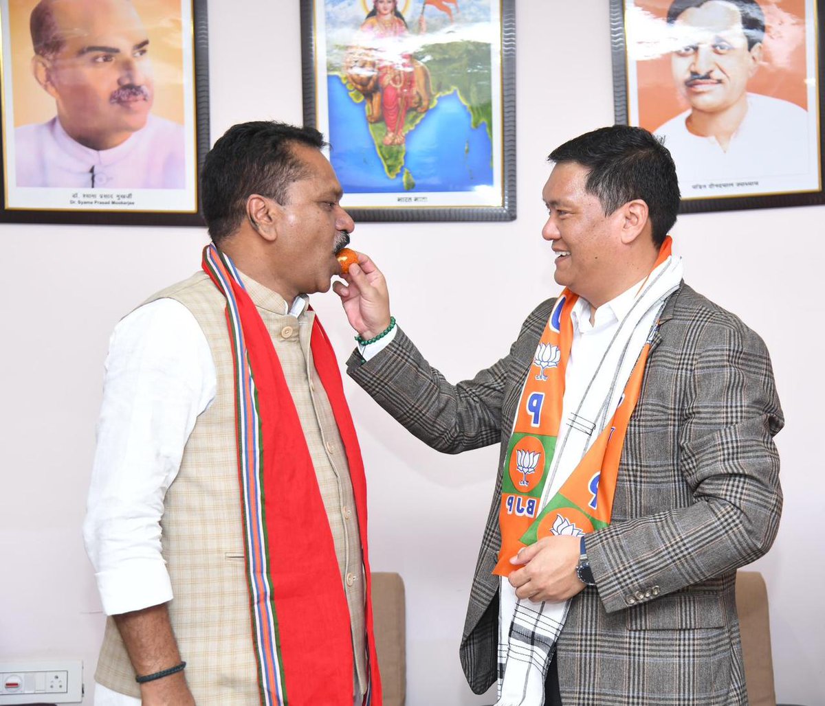 Shri @TheAshokSinghal ji, Hon’ble Minister and Incharge Parliamentary Elections, congratulated HCM Shri @PemaKhanduBJP ji and HDCM Shri @ChownaMeinBJP ji for the start of unopposed victory of 10 out 60 MLAs in the state. He said it reflects the #ModiKiGuarantee and unwavering