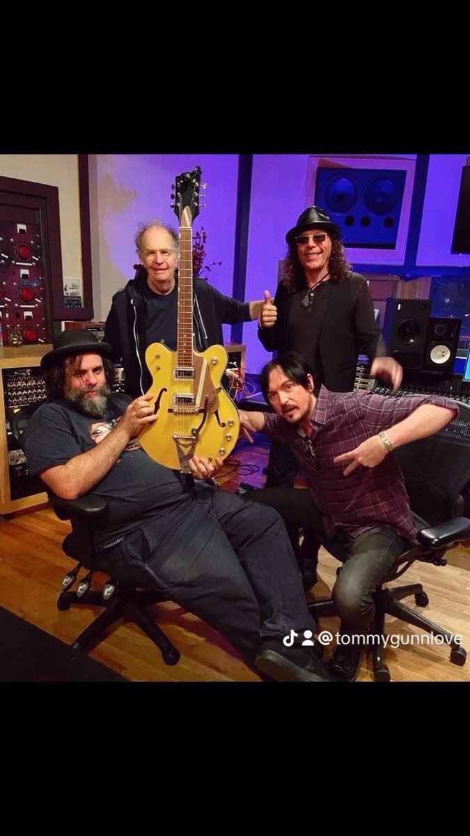 <a href="/RnRNationlive/">RockNRollNationLive</a> <a href="/RnRliveRadio/">RnRNationLiveRadio</a> Rock and Roll