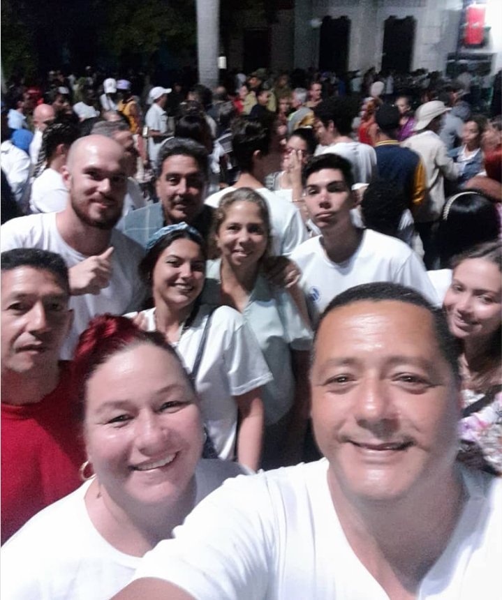 Que si los jóvenes...ay chico déjate de hablar de lo que pica el pollo <a href="/ETECSA_Cuba/">ETECSA</a> #Camagüey ¡presente!
#12CongresoUJC 
#CreaTuFelicidad 
#EstaEsLaRevolución
<a href="/FHHernndez1/">Federico Hernández Hernández</a> 
<a href="/YaimyrB/">Yaimyr Victoria Basulto</a>