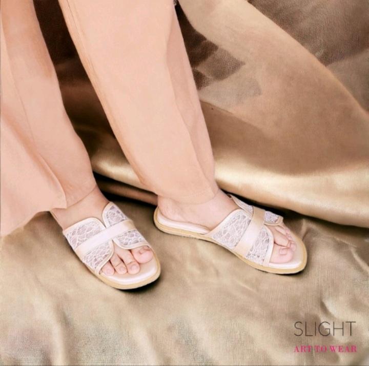 Sandal slip on brokat. Cocok banget dipakai pas lebaran besok.

#racunshopee 
#racunbelanja 
#sandalslipon 
#rekomendasioutfit 
#sandals 
#OotdStyle 
#OOTD