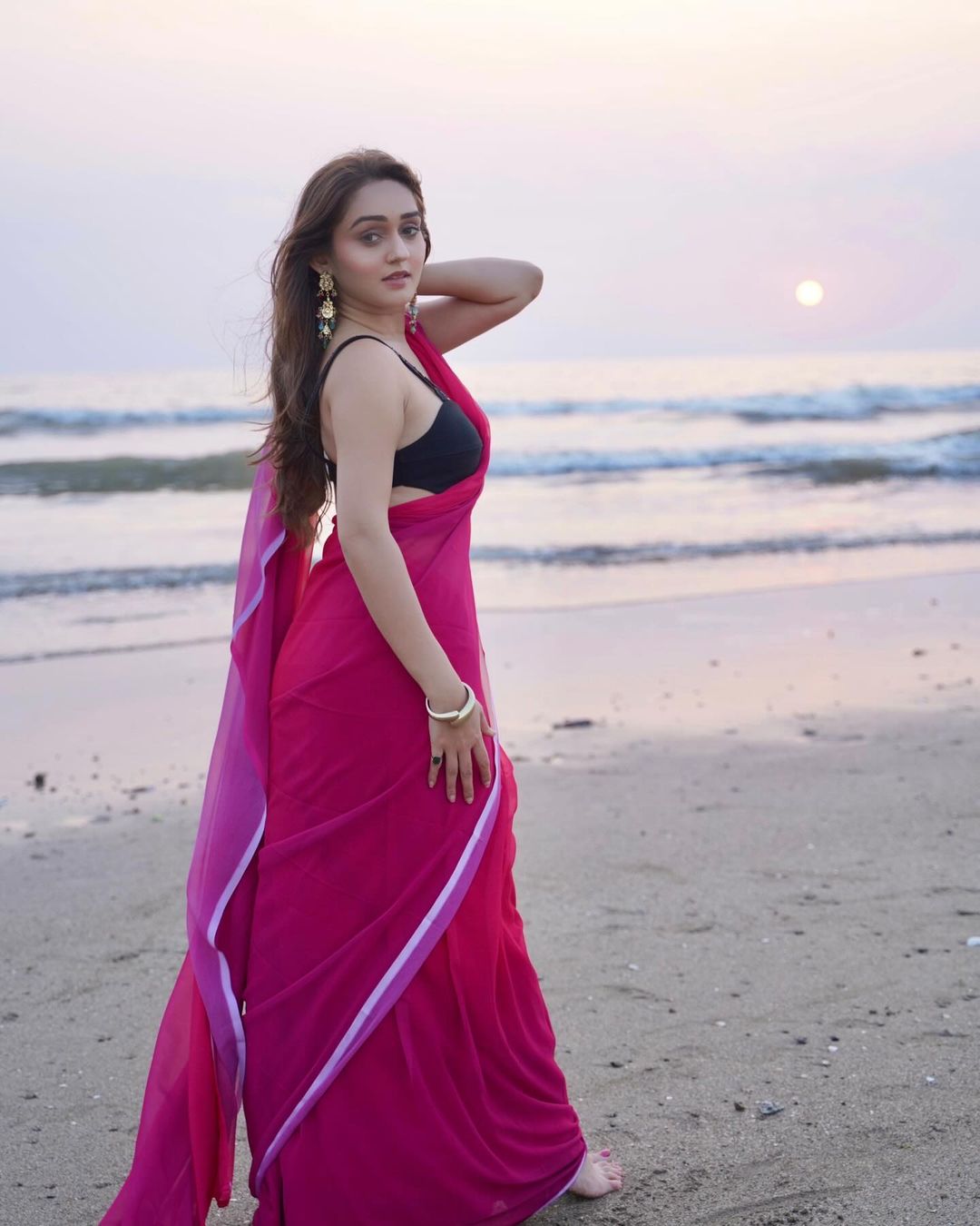 GJ6oHjUbcAA_1L8?format=jpg&name=large