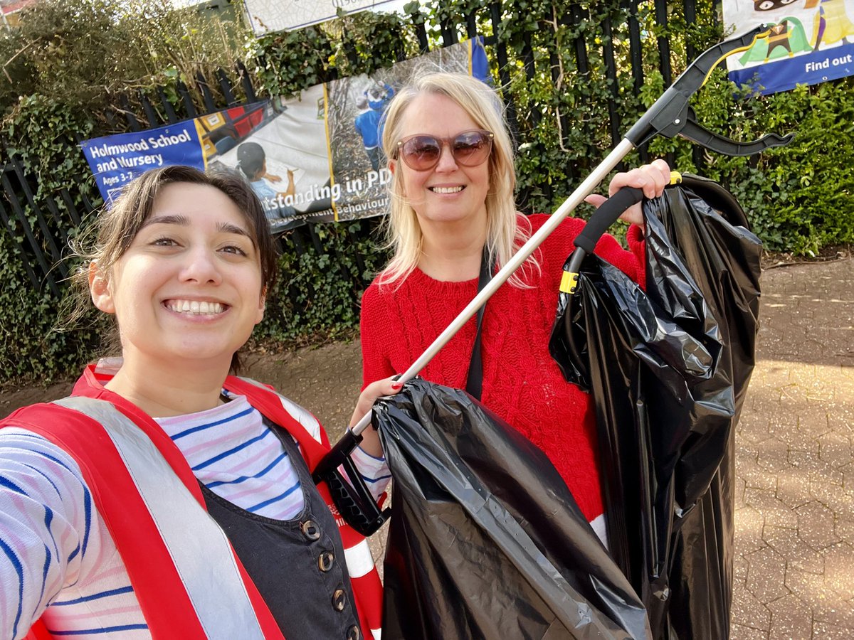 Lovely day for a litter pick! ☀️☀️ Thank you to Holmwood School and Nursery and Loughton & Great Holm Parish Council for putting on another community litter pick this morning. Brilliant to see so many people getting involved 😊