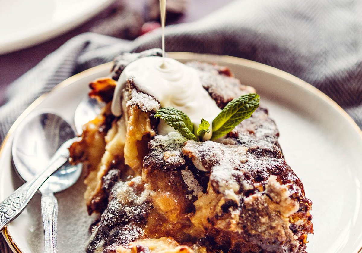 Transform traditional hot cross buns into a decadent delight with a Hot Cross Bun and Chocolate Butter Pudding from @dualit_ltd! northernlifemagazine.co.uk/hot-cross-bun-… #EasterDessert #SweetIndulgence #ChocolateHeaven #HotCrossBun #ChocolateButterPudding #DualitCreations