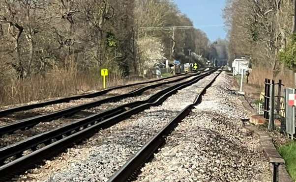 👷👷‍♀️ See the below update from @NetworkRailSE who are on-site working hard to get the lines open as soon as possible. Here for more👇 twitter.com/NetworkRailSE/…