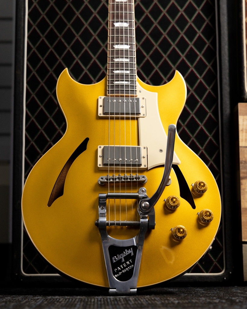themusiczoo's tweet photo. Raise the bar with this 𝐆𝐢𝐛𝐬𝐨𝐧 𝐂𝐮𝐬𝐭𝐨𝐦 𝐉𝐨𝐡𝐧𝐧𝐲 𝐀. 𝐒𝐭𝐚𝐧𝐝𝐚𝐫𝐝 𝐁𝐢𝐠𝐬𝐛𝐲 model that just made it's appearance in our Used/Vintage department!
Shop now: https://t.co/Dvi463s9IT
#gibsoncustomshop #gibsoncustom #johnnya https://t.co/4wYHFDsOUu