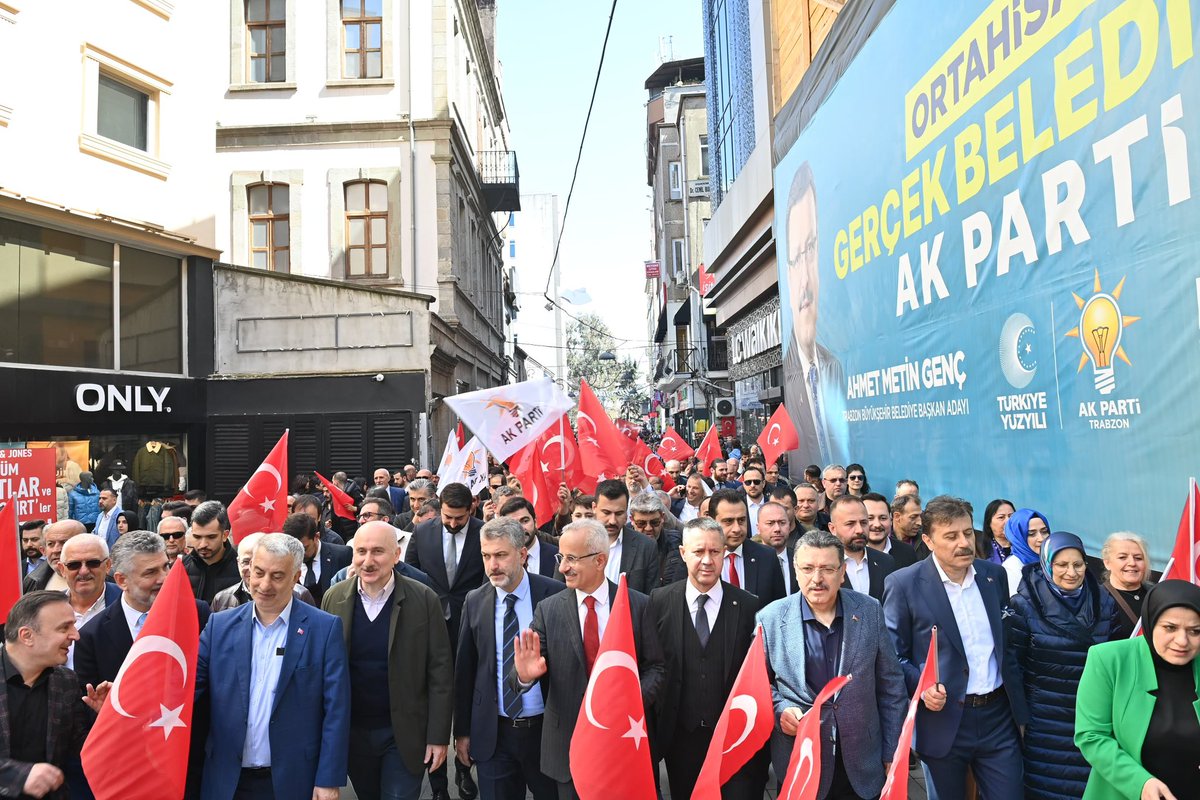 Bu yürüyüş, kutlu yürüyüş! Bu coşku, zafer coşkusu! 📍Ortahisar Allah’ın izniyle #GerçekBelediyecilik için Ortahisarlı hemşehrilerimiz hazır ve kararlı 🇹🇷 Durmak yok, yola devam…