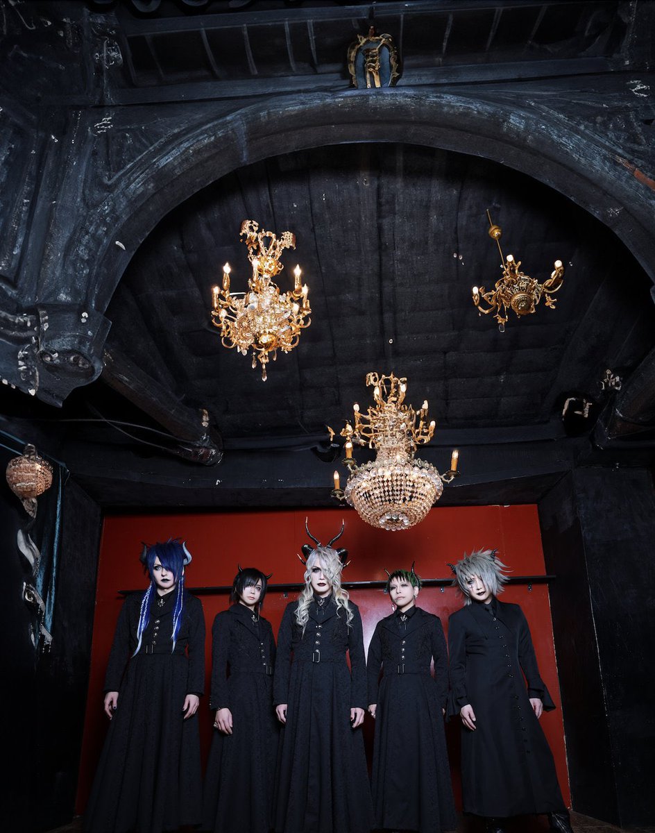 Zeke Deuxより新アー写が公開です。 4/18 ニューシングル「Victim」の