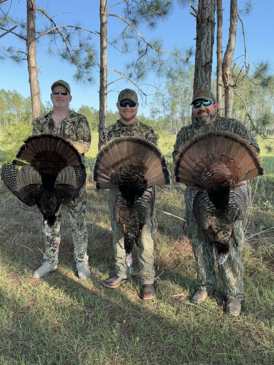 Our Osceola hunters have been on 🔥 this year!! Congrats guys on completing your slam! 

#RidgeRockHuntCompany #GreatExperience #LetsHunt #ThisIsLife