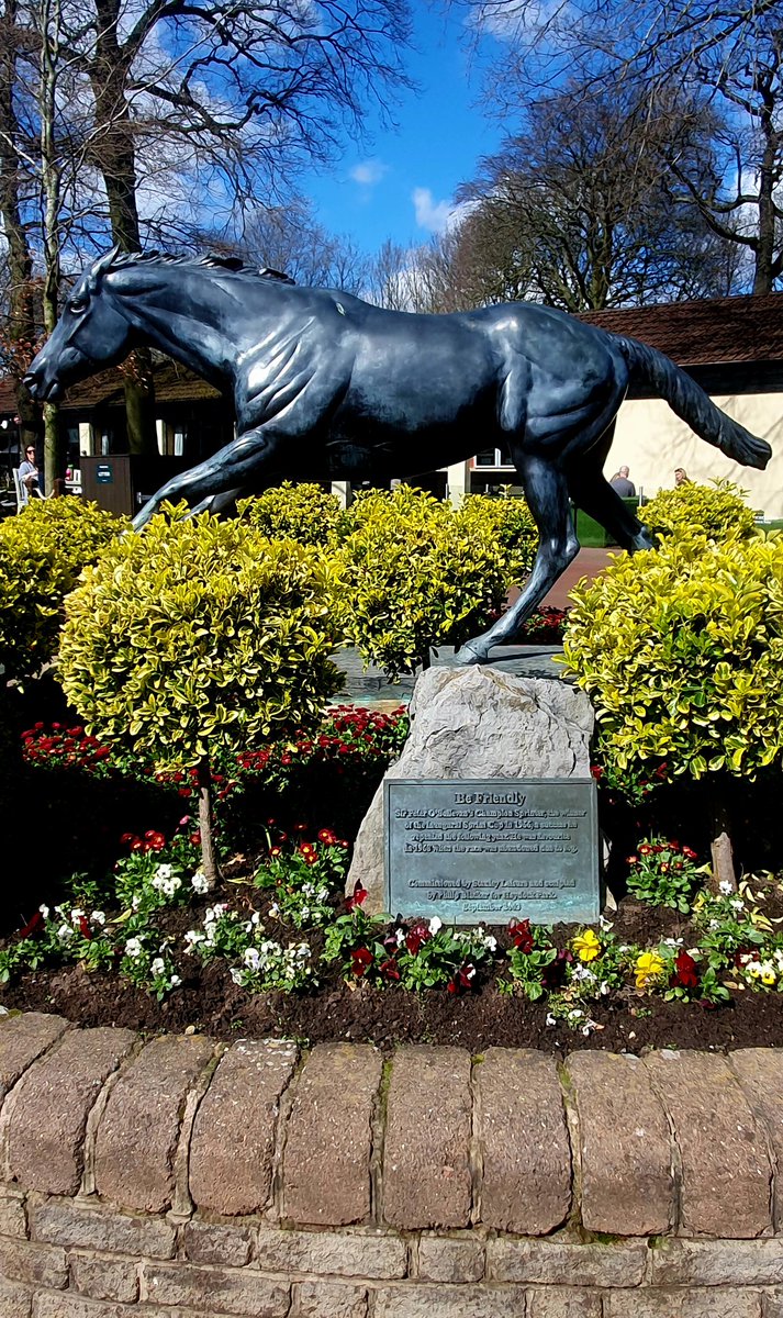 The sun is shining and lovely blue sky for a competitive days racing @haydockraces on Easter Saturday.