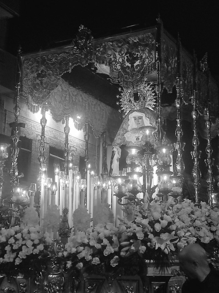 Dolorosa, de pie junto a la cruz. Tu conoces nuestras penas. Penas de un pueblo que sufre #Cuba #SemanaSanta #SemanaSanta2024