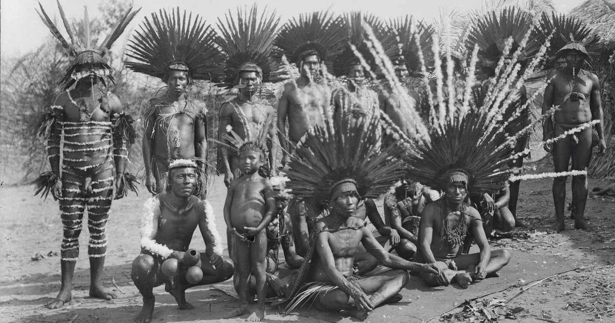 The most beautiful picture of the Bororo (Brazil). It was taken by the photographer of the Comissão Rondon, Major Luiz Thomaz Reis (1879-1940), em 1916. (Source: Instagram @boe_eno_moto) They played important role in the work of Lévi-Strauss, who visited them in the 20's.