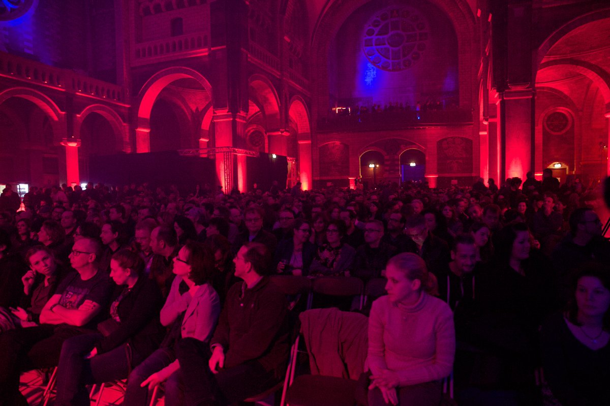 ZwartGoud's tweet photo. dEUS, Lambertuskerk, Maastricht, 2015. Foto's : Hanneke van Dongen. https://t.co/NFGA1ekWcR